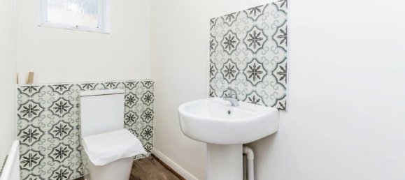 4 bedrooms House in South Croydon, United Kingdom No. 8096 8