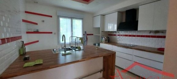 4 bedrooms House in Sezanne, France No. 305899 2