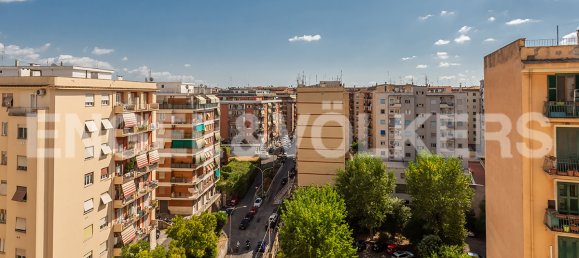 2 bedrooms Apartment in Rome, Italy No. 106399 2
