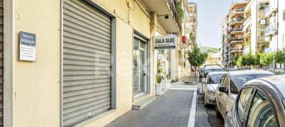 Коммерческая недвижимость 108м² в Кротоне, Италия № 157084 14