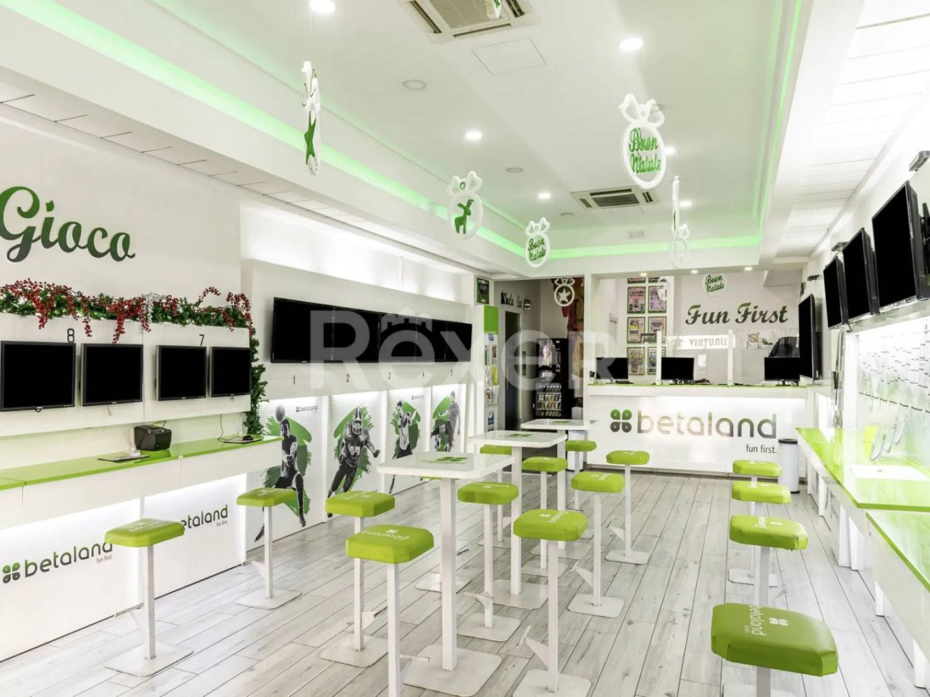 Коммерческая недвижимость 108м² в Кротоне, Италия № 157084