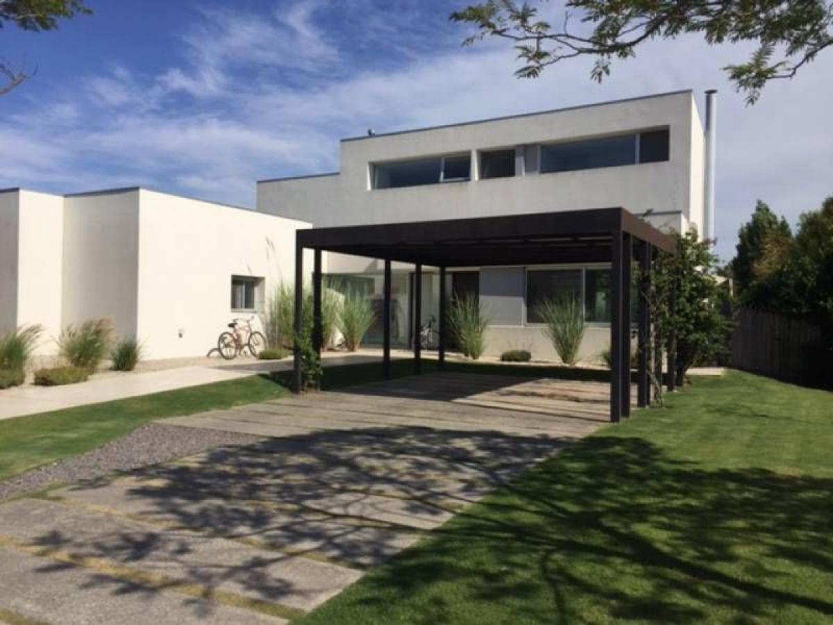 3 bedrooms House in Tigre, Argentina No. 21223