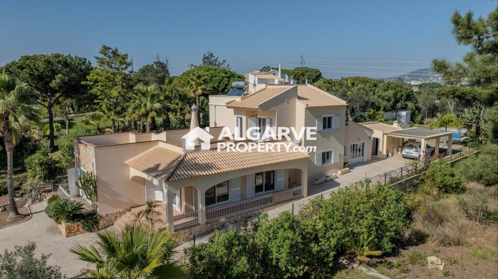 4 bedrooms Villa in Almancil, Portugal No. 101615