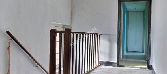 5 bedrooms House in Lacroix-sur-Meuse, France No. 74387 6