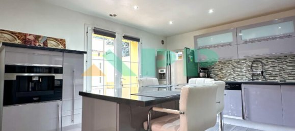 4 bedrooms House in Ablon-sur-Seine, France No. 182754 5