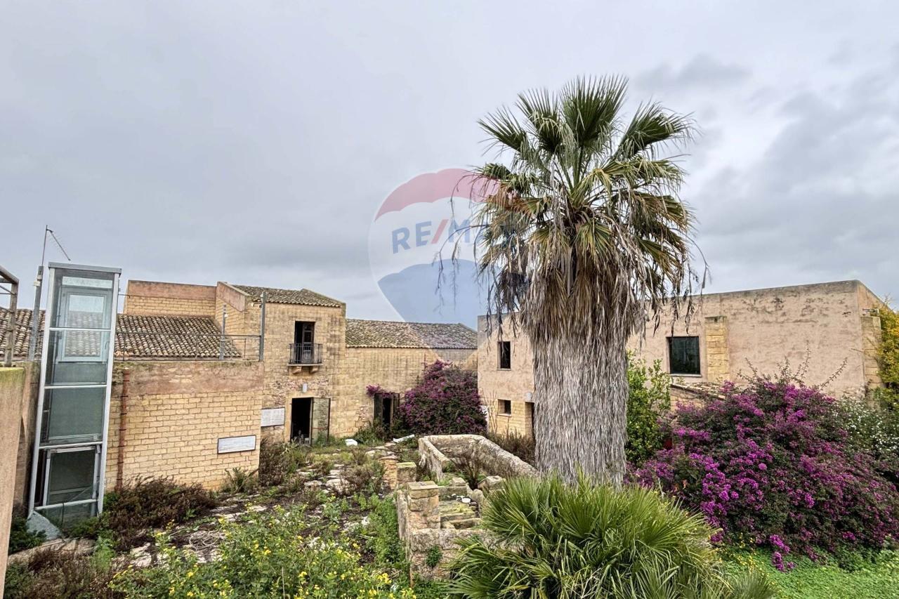 7 rooms House in Castelvetrano, Italy No. 148418