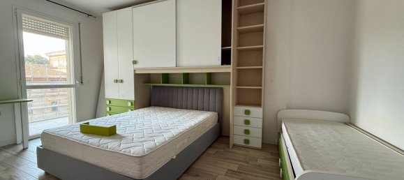 4 bedrooms Apartment in Pesaro, Italy No. 329916 6