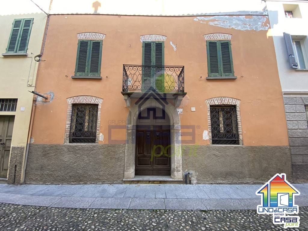 Edificio de 5 habitaciónes en Crema, Italy No. 137757