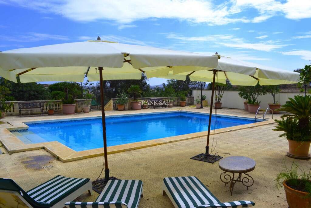 Villa de 4 dormitorios en Iklin, Malta No. 6508