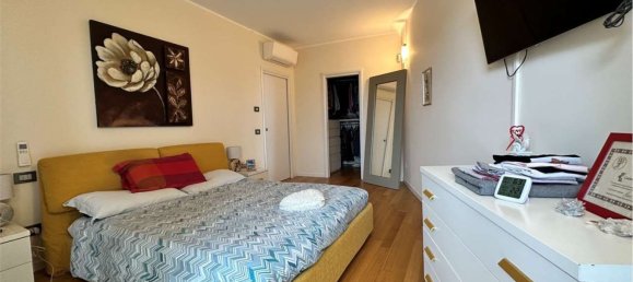 3-salle Appartement à Monza, Italy No. 3396 34