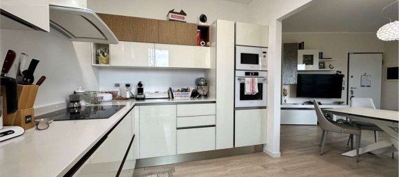 3-salle Appartement à Monza, Italy No. 3396 25