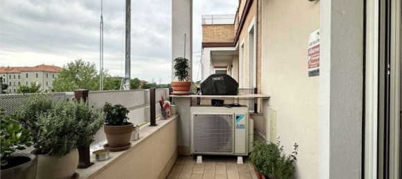 3-salle Appartement à Monza, Italy No. 3396 29