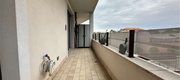 3-salle Appartement à Monza, Italy No. 3396 38