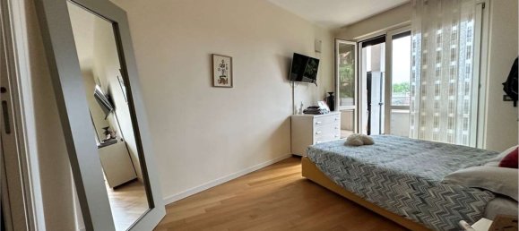 3-salle Appartement à Monza, Italy No. 3396 31