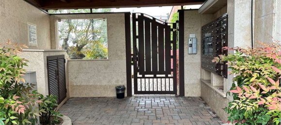 3-salle Appartement à Monza, Italy No. 3396 14