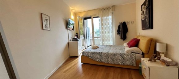 3-salle Appartement à Monza, Italy No. 3396 32