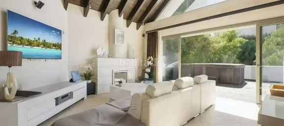 3 bedrooms Penthouse in Malaga, Spain No. 102657 2