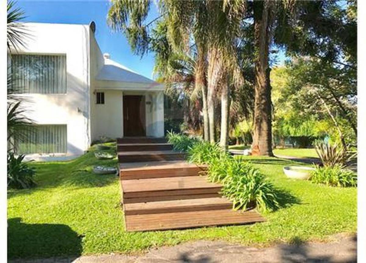 5 bedrooms House in Escobar, Argentina No. 3477