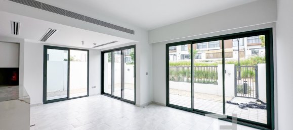 Таунхаус с 3 спальнями в Dubai Land, ОАЭ № 28610 3