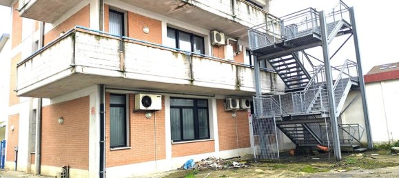 3 Schlafzimmer Wohnung in Montemurlo, Italy, Nr. 345144 12