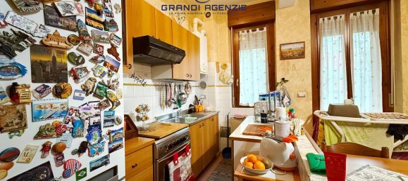 3 rooms Apartment in Parma, Italy No. 229482 3
