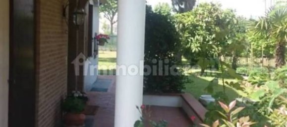 5 rooms Villa in Jesolo, Italy No. 135083 2