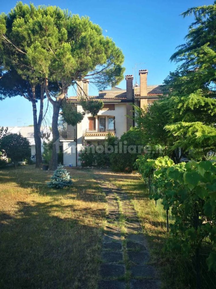 5 rooms Villa in Jesolo, Italy No. 135083