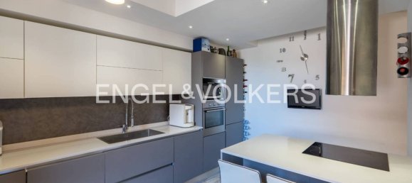 Квартира с 2 спальнями в Генуя, Италия № 329897 3