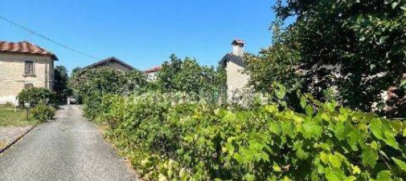 4 bedrooms Villa in Buguggiate, Italy No. 326549 3