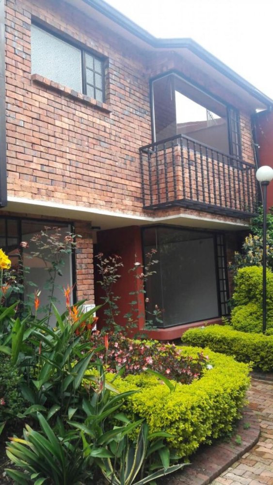 Casa de 4 dormitorios en Cundinamarca, Colombia No. 4111