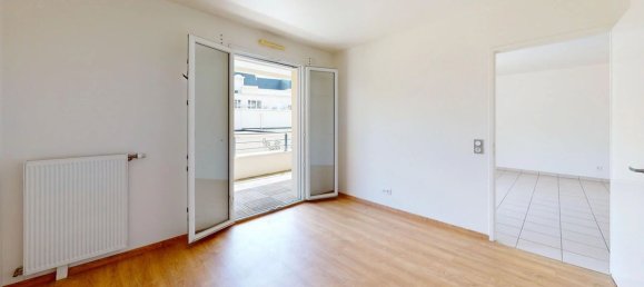 1 bedroom Apartment in Emerainville, France No. 330363 7