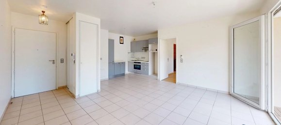 1 bedroom Apartment in Emerainville, France No. 330363 2
