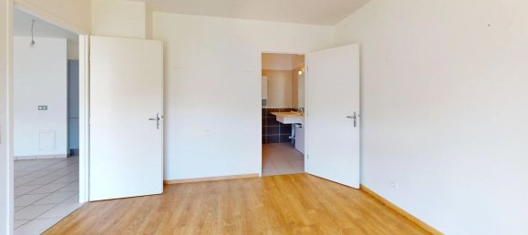 1 bedroom Apartment in Emerainville, France No. 330363 6
