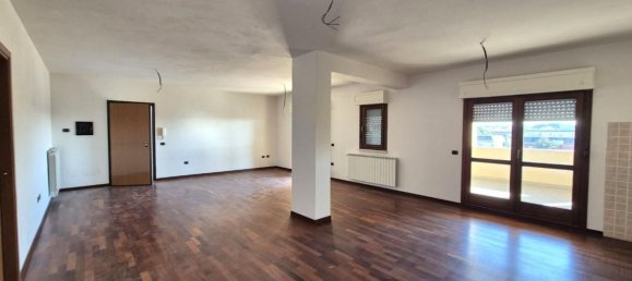 4 chambres Penthouse à Santa Croce sull'Arno, Italy No. 70897 5