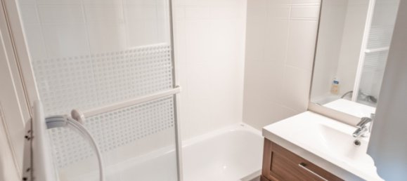 2 bedrooms Apartment in Carrieres-sur-Seine, France No. 161898 10