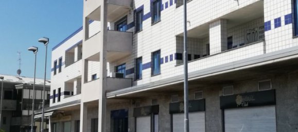 300m² Office in Nova Milanese, Italy No. 149956 4