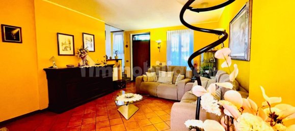 Дом с 3 спальнями в Рончелло, Италия № 380369 4