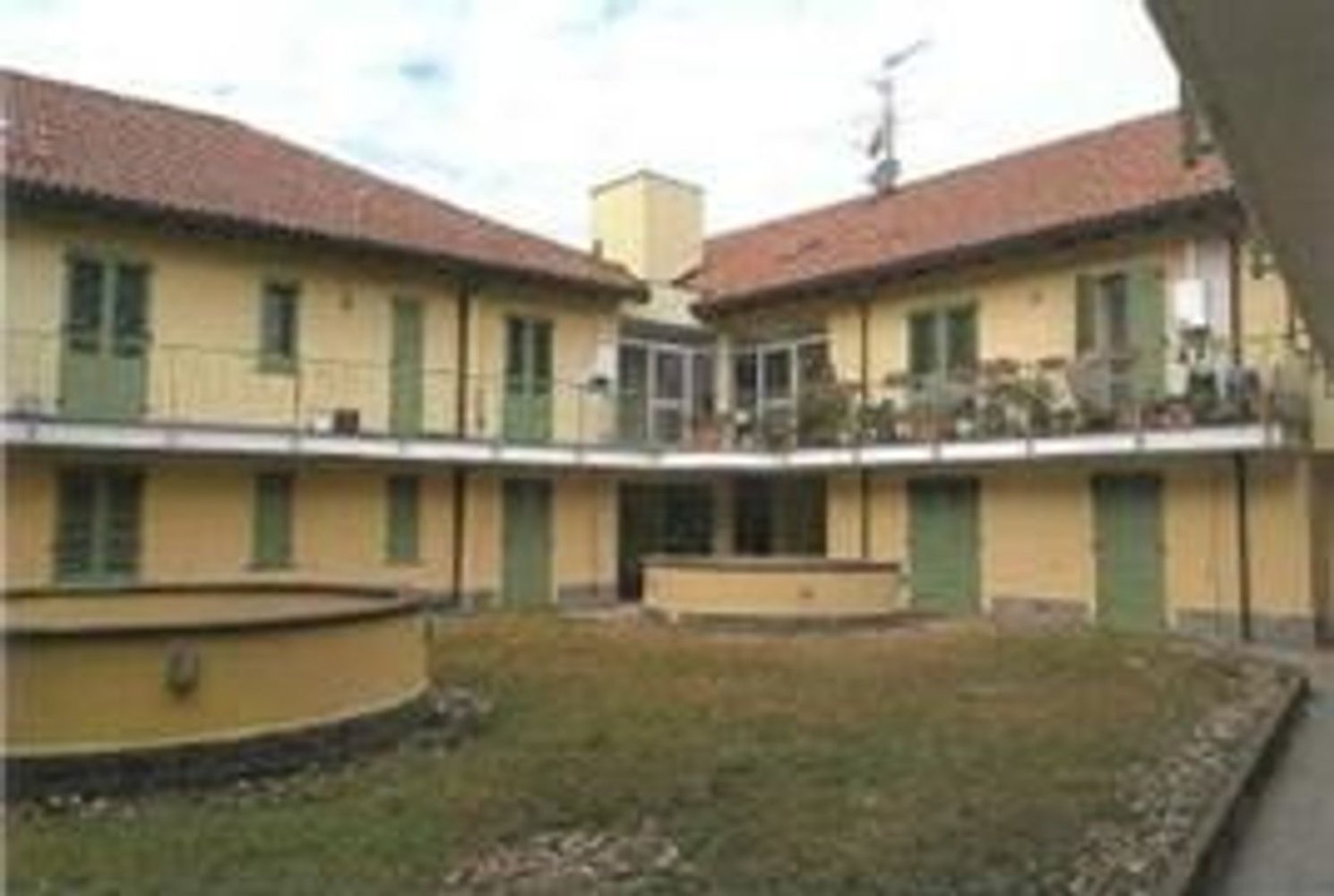 2-salle Appartement à Castano Primo, Italy No. 2614