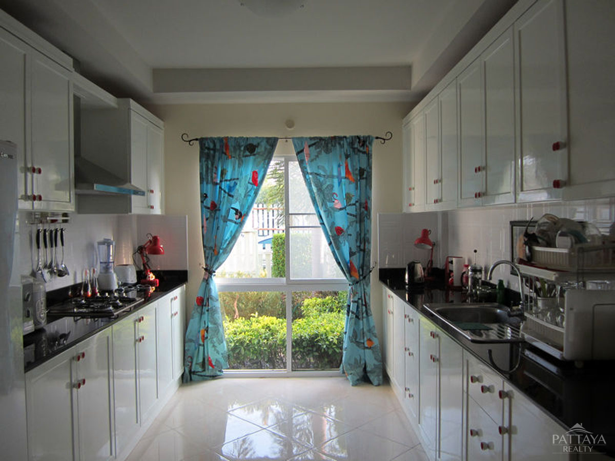 Café/restaurante de 3 dormitorios en Pattaya, Thailand No. 651