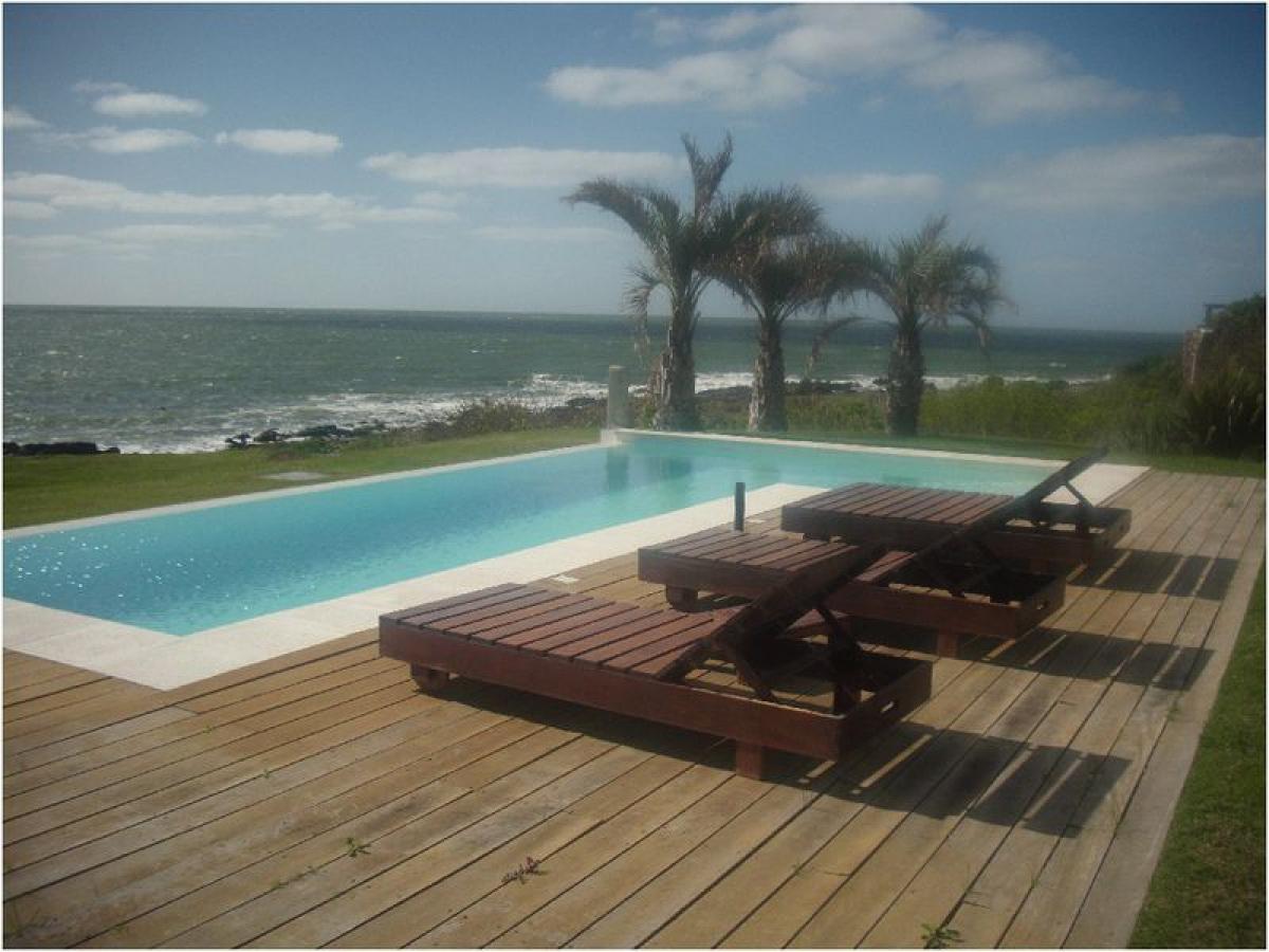 6 bedrooms House in Maldonado, Uruguay No. 12627