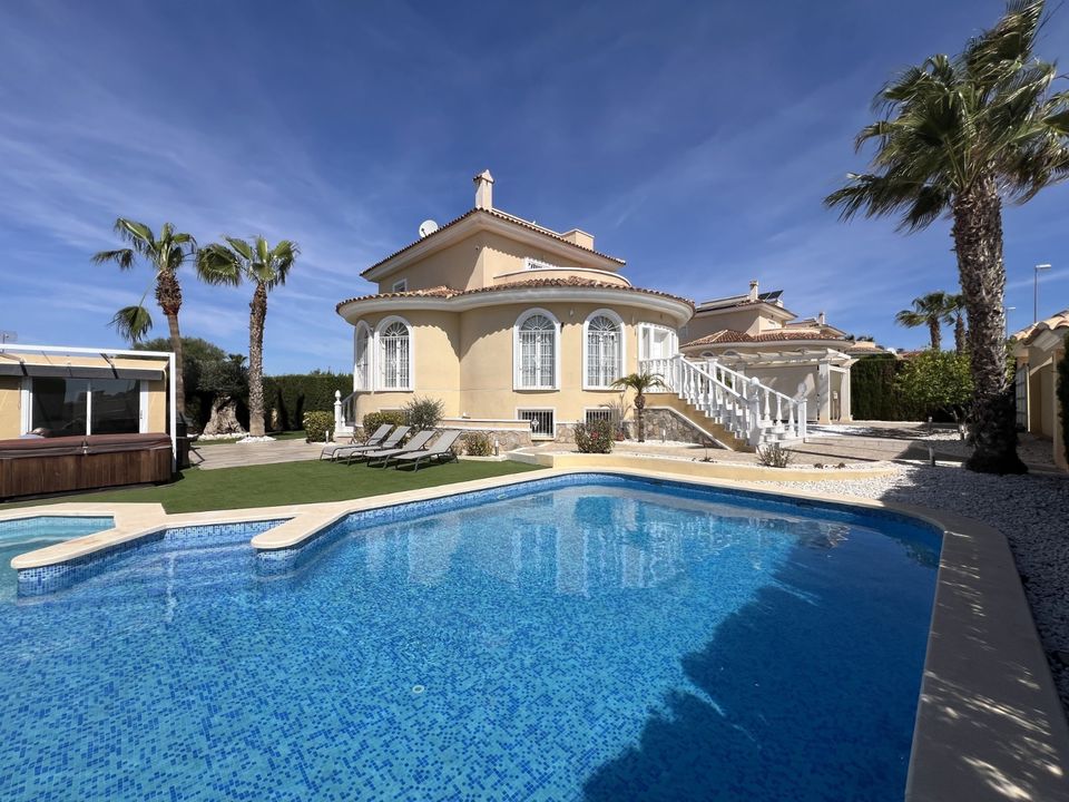 5 bedrooms Villa in Ciudad Quesada, Spain No. 222264