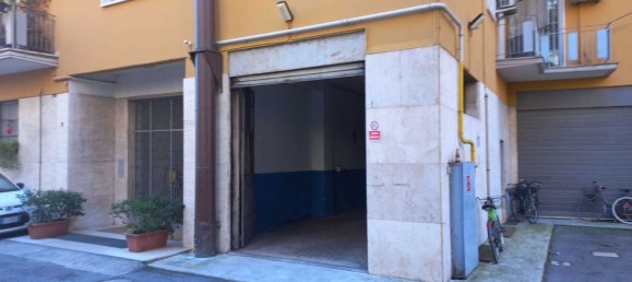 3m² Garage in Bologna, Italy No. 9337 2