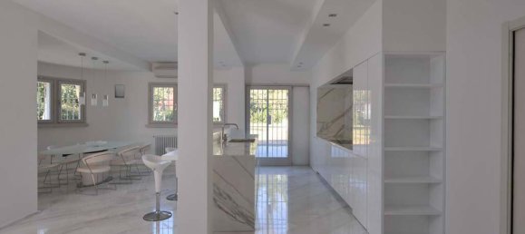 5 rooms Villa in Parma, Italy No. 237766 16