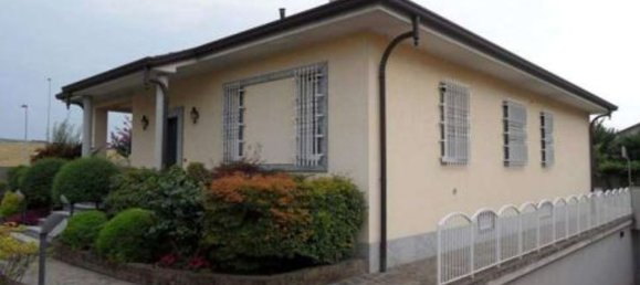 Вилла с 4 комнатами в Монца, Италия № 6250 7