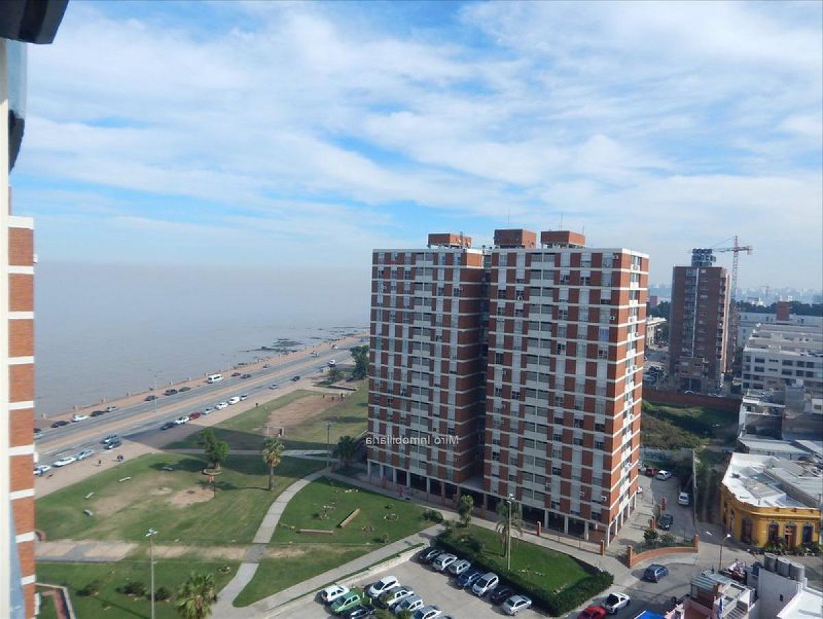 3 bedrooms Apartment in Montevideo, Uruguay No. 6166