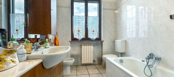 Casa de 5 divisões em Oleggio, Italy N.º 297044 12