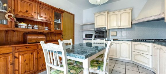 Casa de 5 divisões em Oleggio, Italy N.º 297044 9