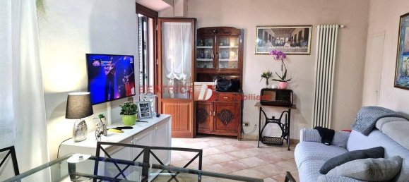 3 bedrooms House in Lucca, Italy No. 12293 5