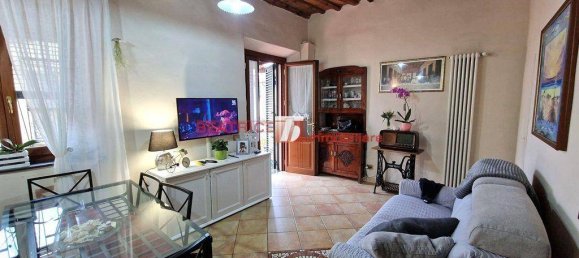 3 bedrooms House in Lucca, Italy No. 12293 4