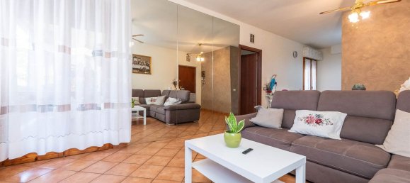 5 bedrooms Apartment in Pistoia, Italy No. 326830 2